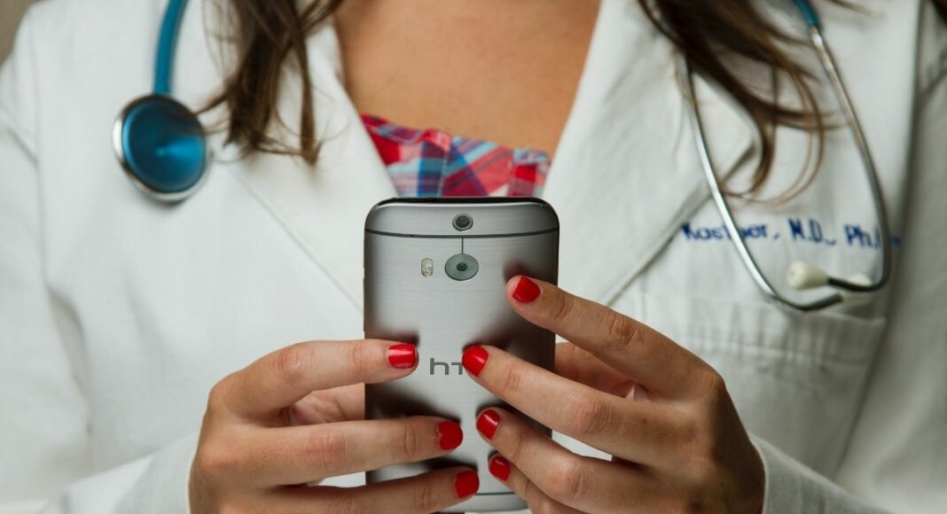 doctor-phone-visit