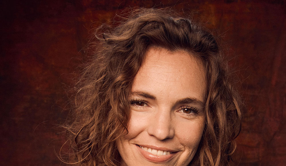 comedian beth stelling