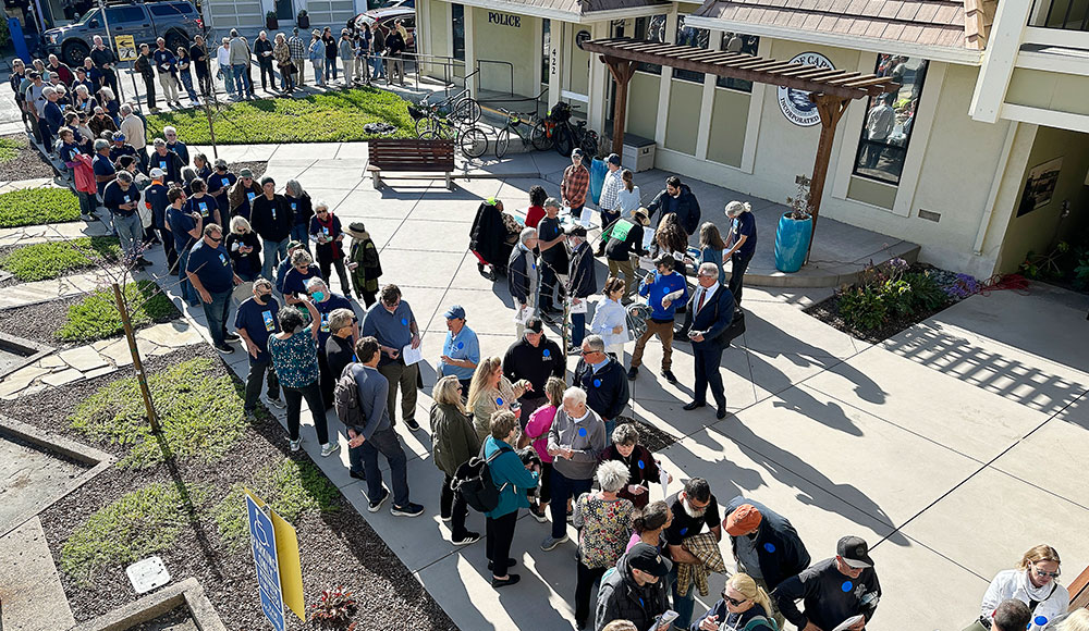 People waiting to get into meeting with RTC