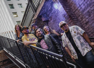 Reconnecting A&E band GOING THE DISTANCE 880