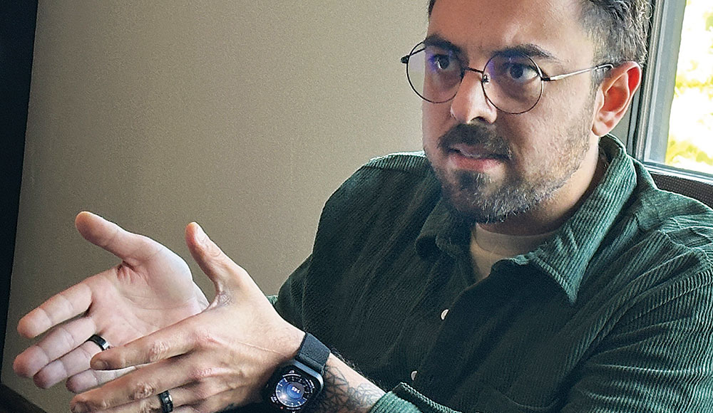 Man gesticulating with his hands