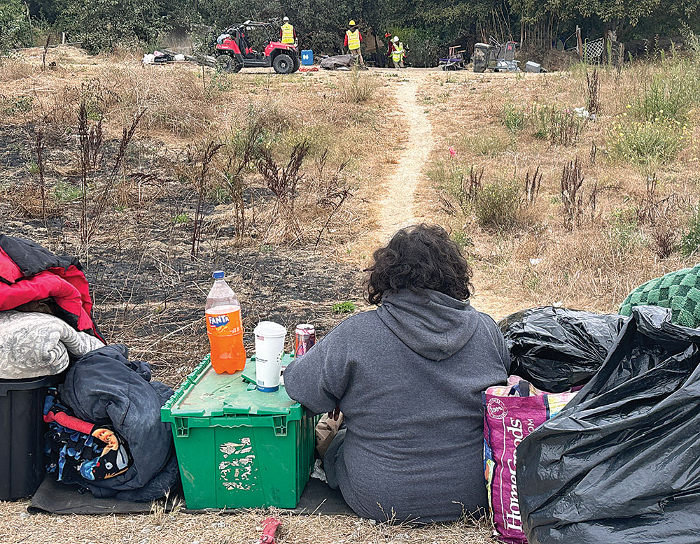 NEWS photo Homeless people watch as crews clear out scores of tents