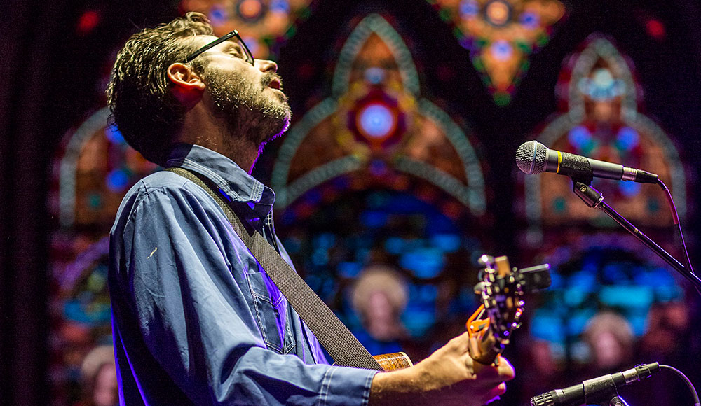 Clem Snide playing guitar